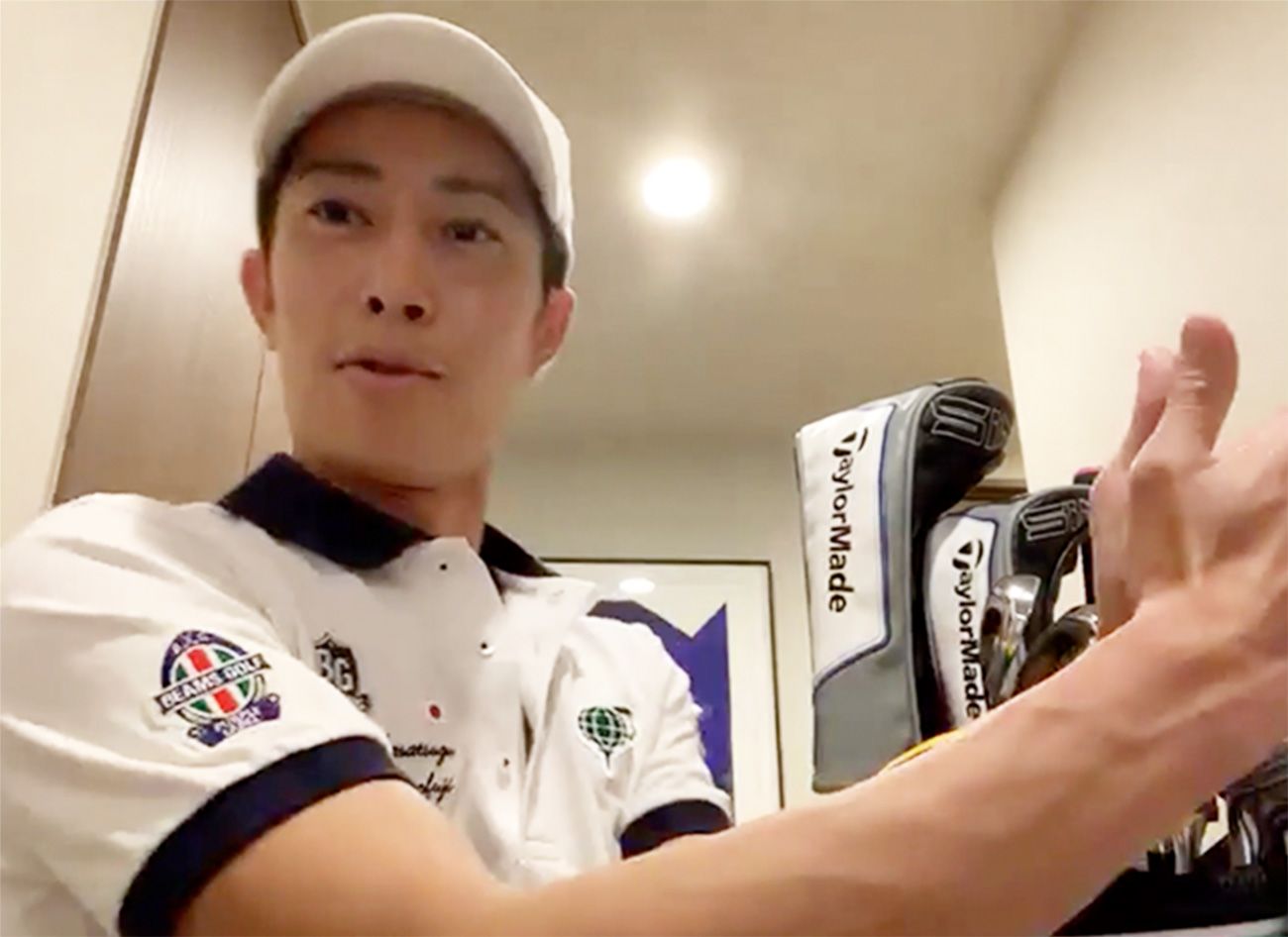 エアー素振りを再現する篠崎選手